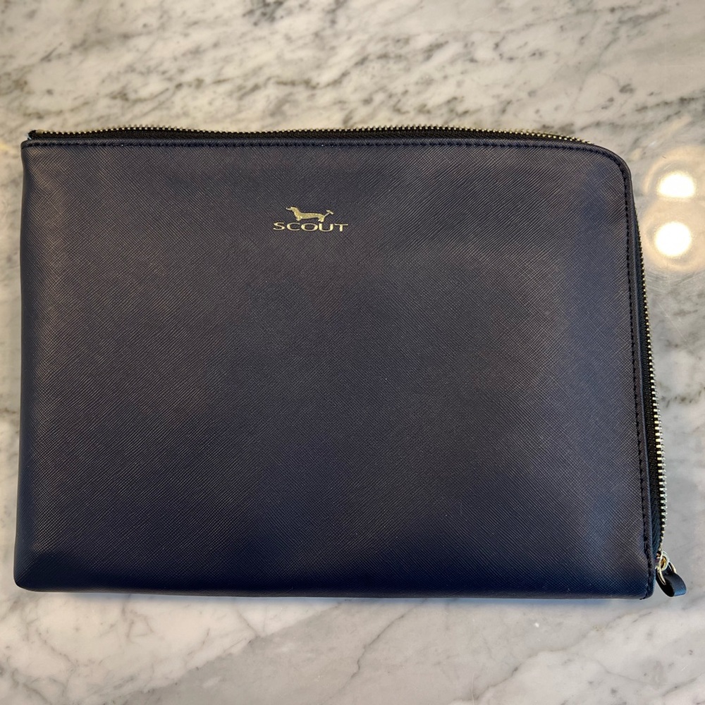 Scout media travel pouch